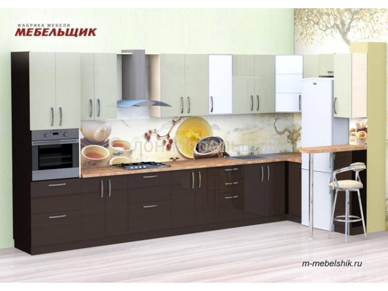 простая кухня с пластиковыми фасадами в Нижневартовске