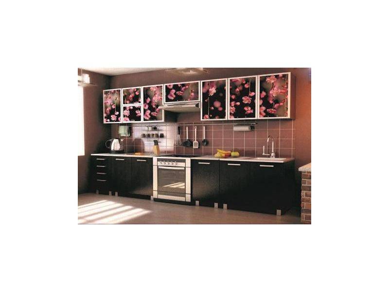 темная прямая кухня с цветами в Нижневартовске