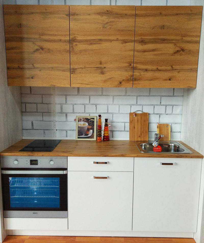 небольшая прямая кухня в Нижневартовске