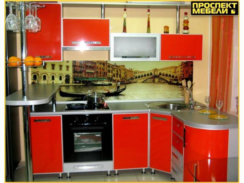 яркая угловая кухня в Нижневартовске