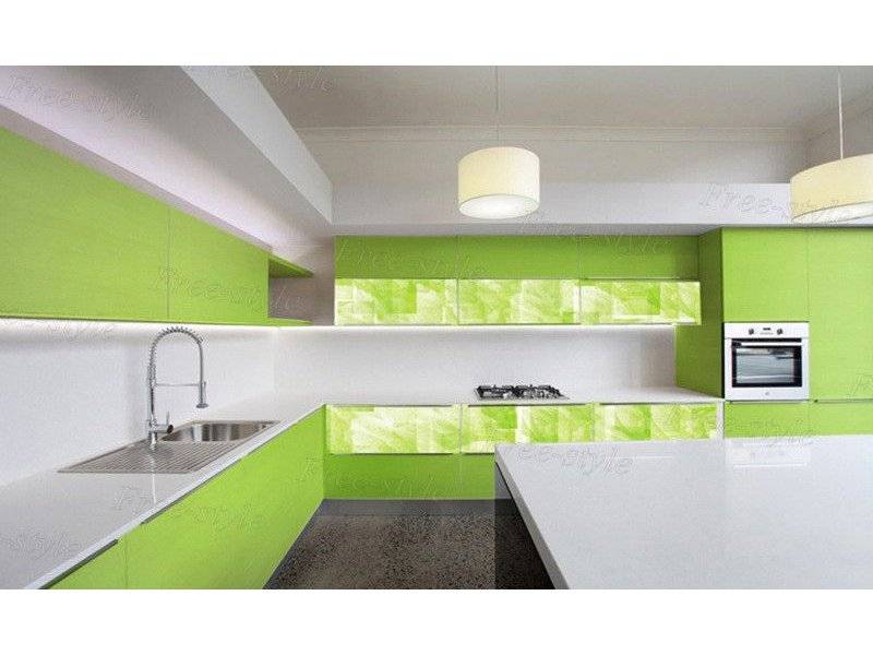 большая угловая кухня зеленого цвета в Нижневартовске