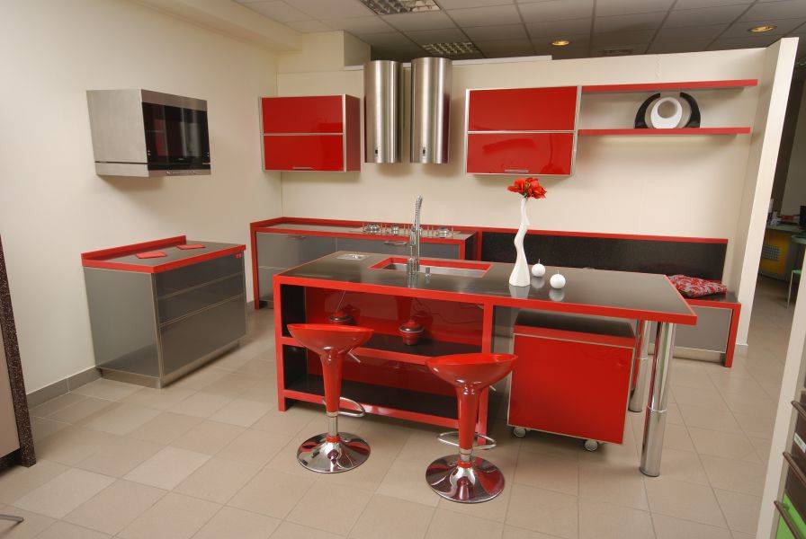 стильная кухня с островом в Нижневартовске