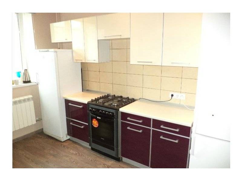 небольшая прямая кухня в Нижневартовске