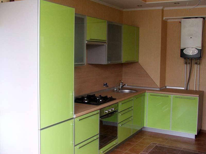 пластиковая угловая зеленая кухня в Нижневартовске