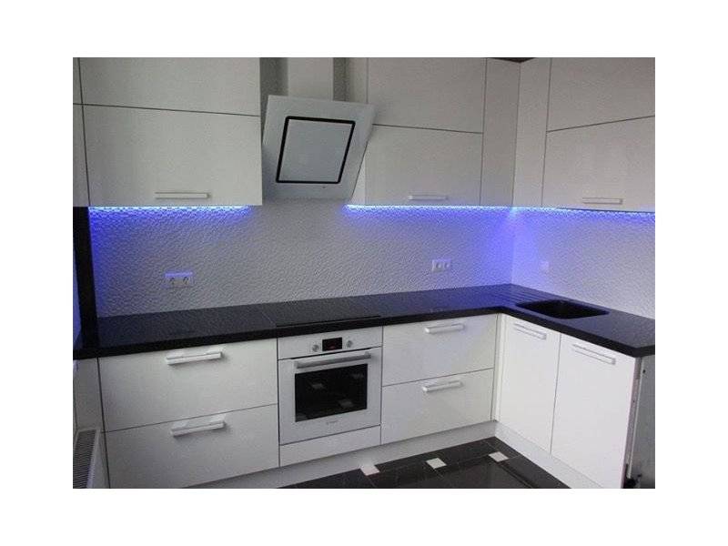 угловая белая кухня в Нижневартовске