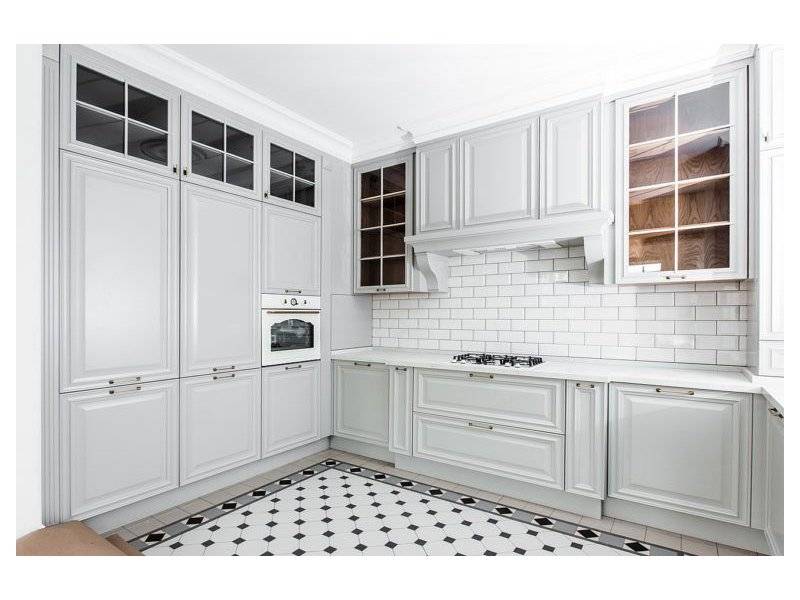 просторная угловая кухня в Нижневартовске