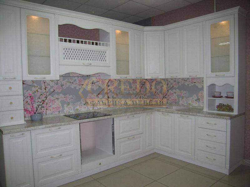 угловая белая кухня в Нижневартовске