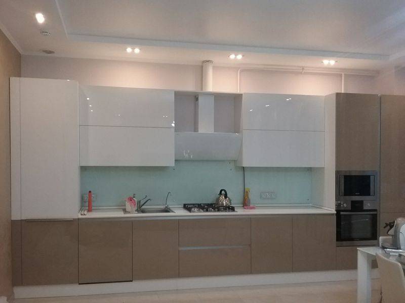 большая прямая кухня в Нижневартовске