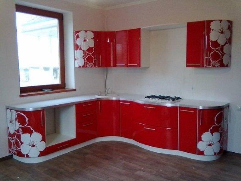 угловая яркая кухня в Нижневартовске