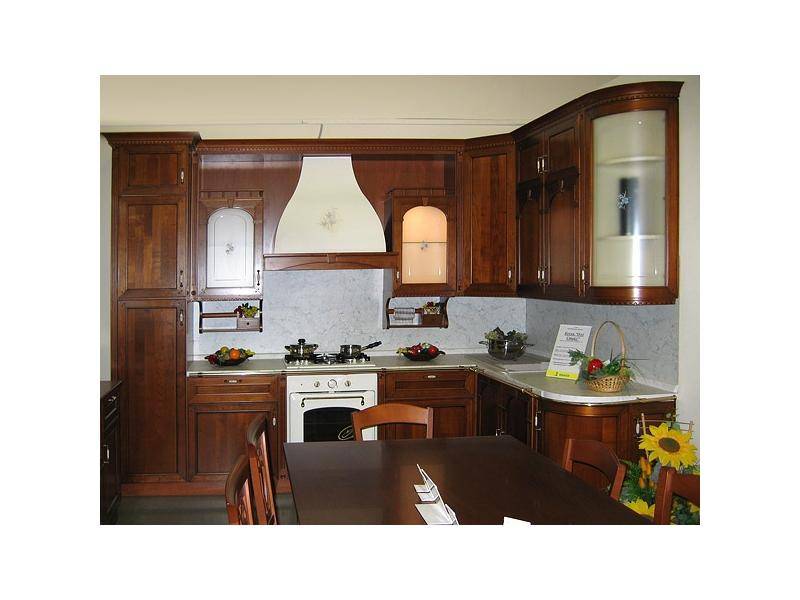 угловая кухня классика в Нижневартовске