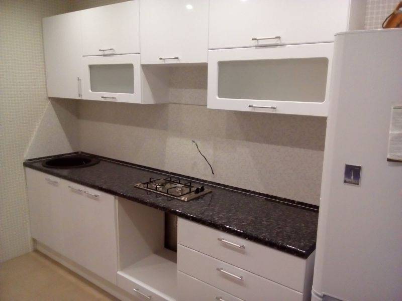 белая глянцевая кухня в Нижневартовске