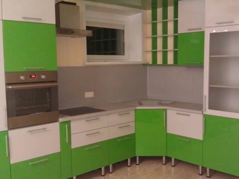 угловая зеленая кухня в Нижневартовске