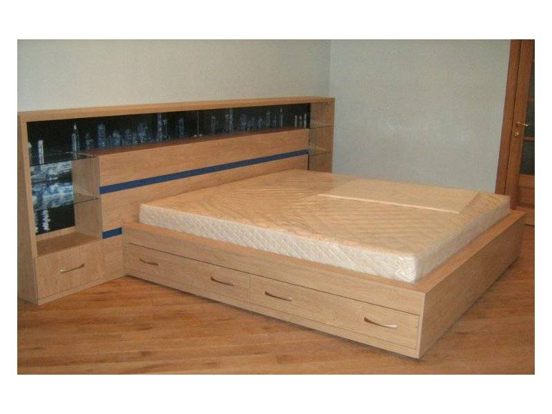 большая двуспальная кровать с ящиками в Нижневартовске