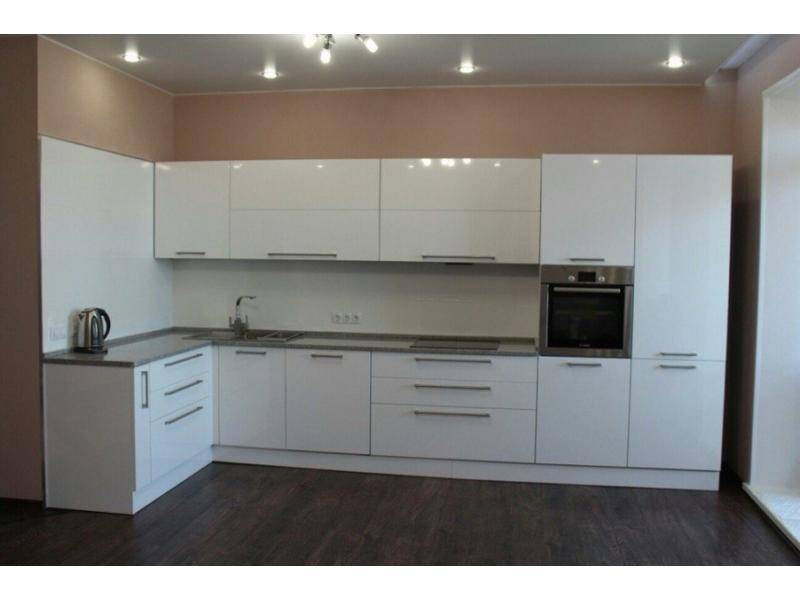 глянцевая угловая кухня в Нижневартовске