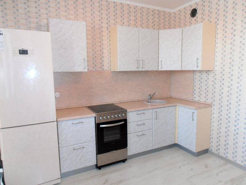 простая угловая кухня в Нижневартовске