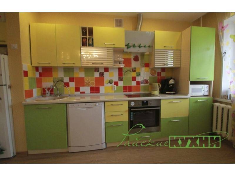 яркая желто-зеленая кухня фарма в Нижневартовске