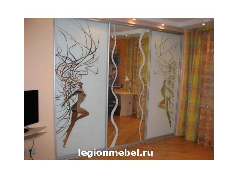 шкаф с матовыми стеклами в Нижневартовске