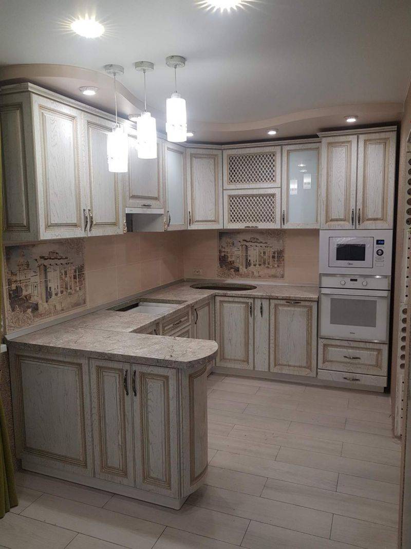 п-образная классическая кухня в Нижневартовске