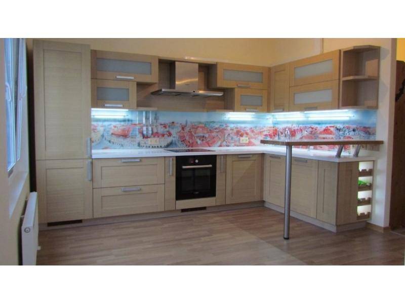 светлая угловая кухня в Нижневартовске