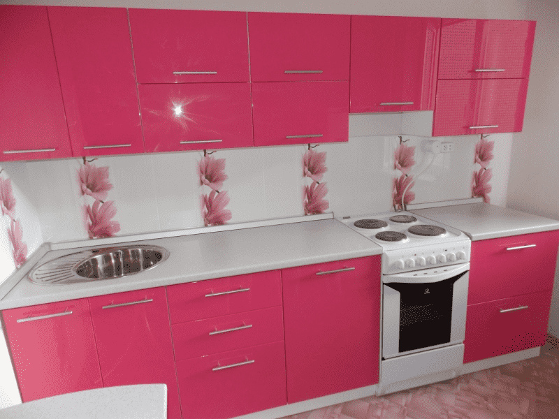 прямая розовая кухня в Нижневартовске