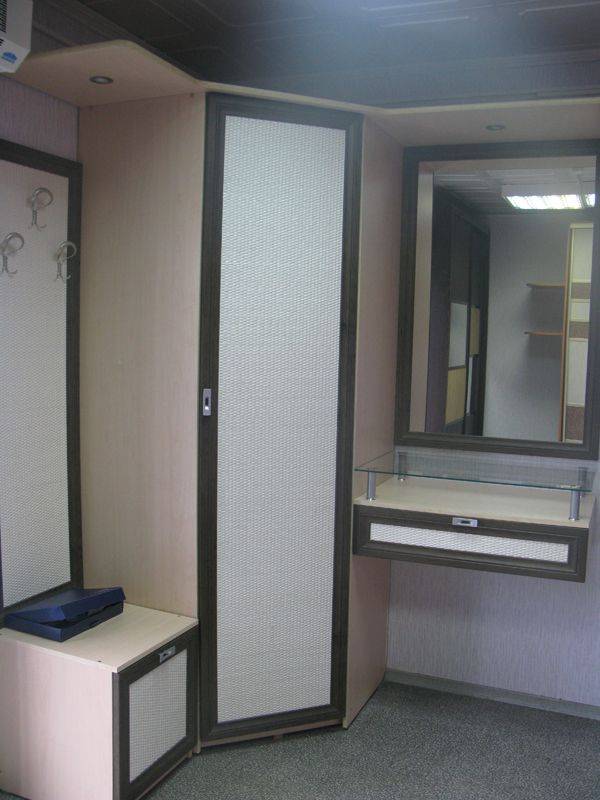 угловая прихожая в Нижневартовске