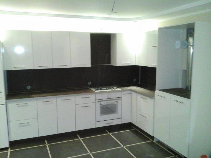 угловая кухня белая глянец в Нижневартовске