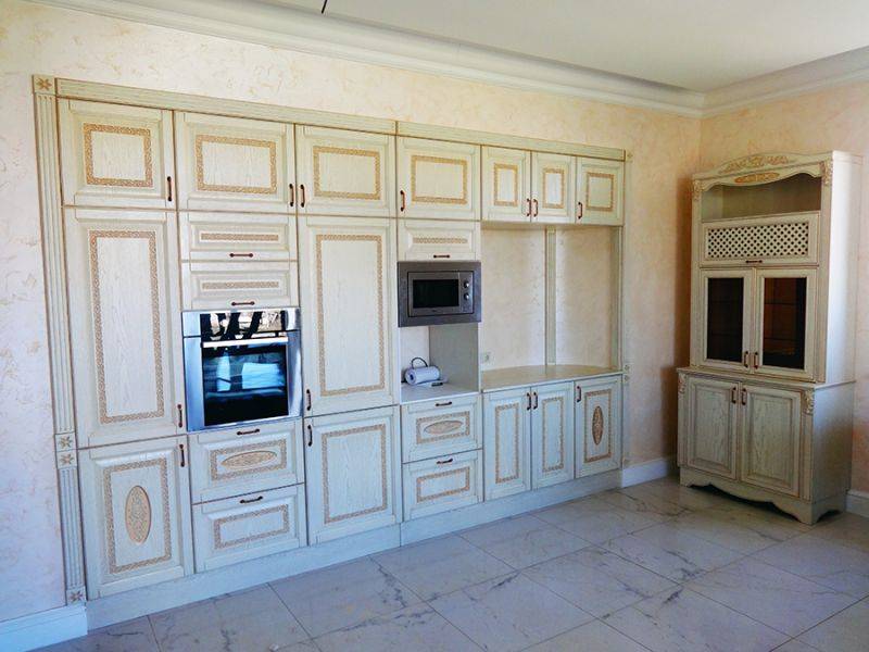 большая встроенная кухня в Нижневартовске