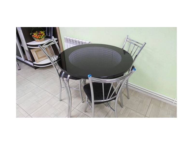 обеденный стол и стулья в Нижневартовске