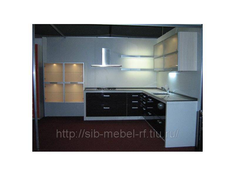 кухня с фасадами из пластика 3 в Нижневартовске