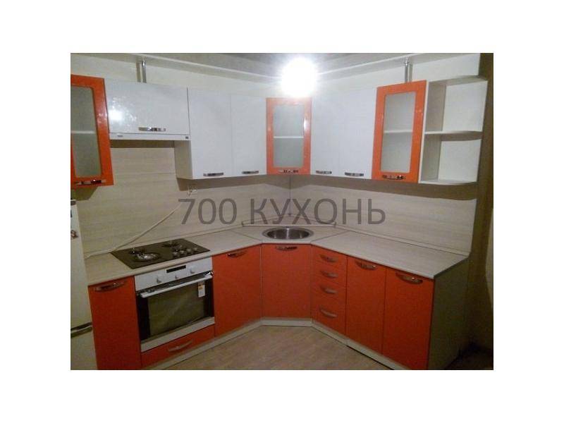 высокая угловая кухня в Нижневартовске