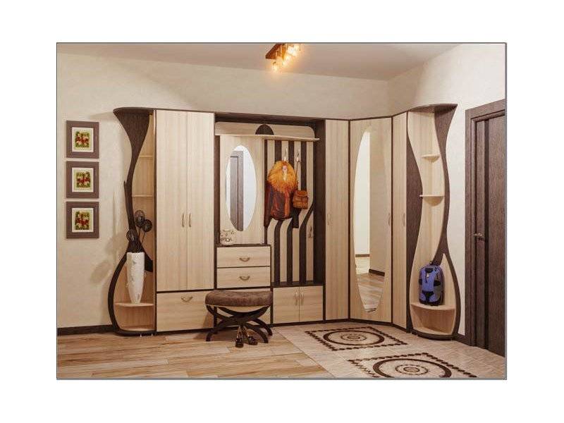 большая угловая прихожая в Нижневартовске