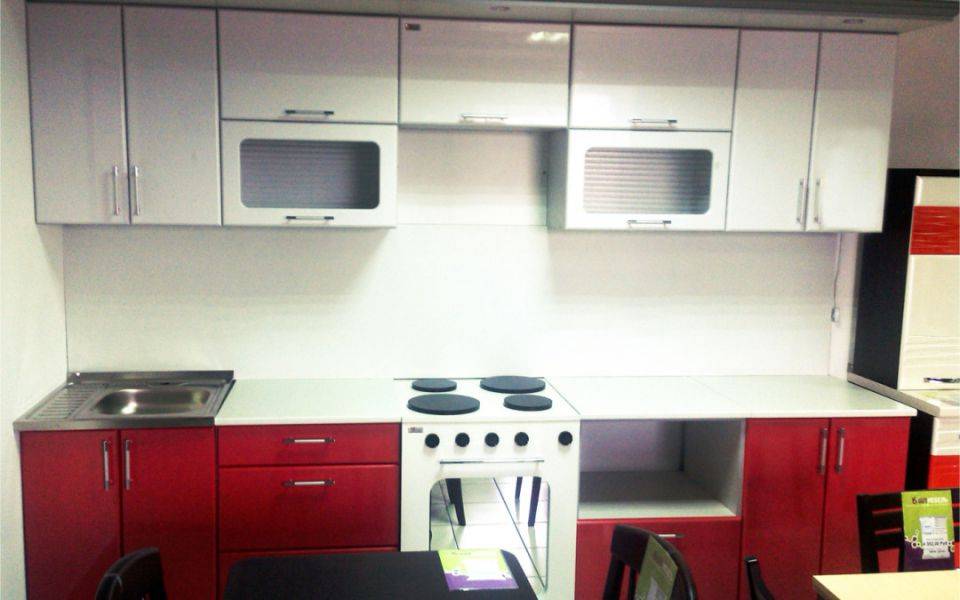 прямая бело-красная кухня альянс в Нижневартовске