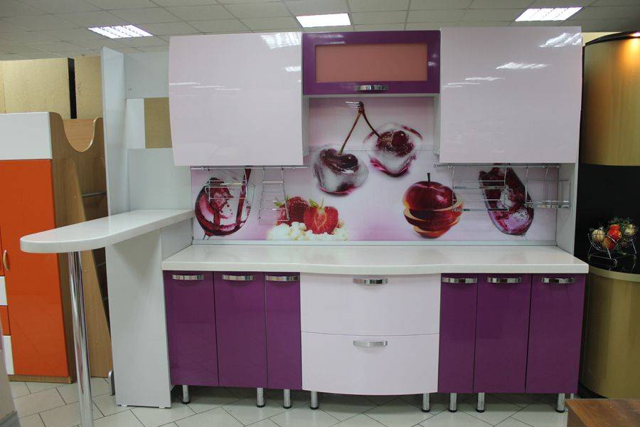 удобная глянцевая кухня в Нижневартовске