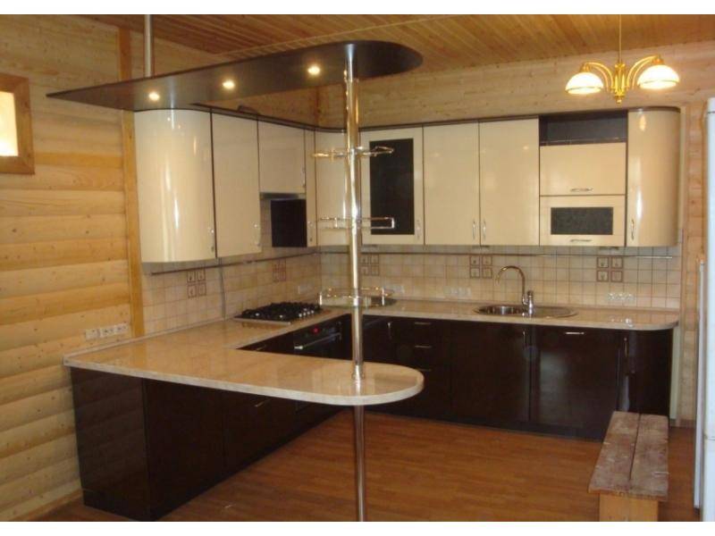 угловая кухня с барной стойкой в Нижневартовске