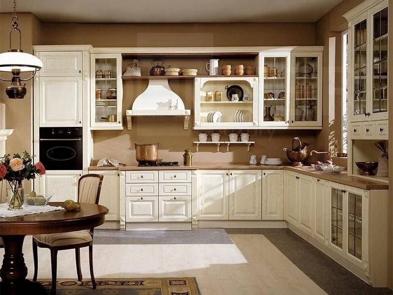 светлая кухня из массива в Нижневартовске