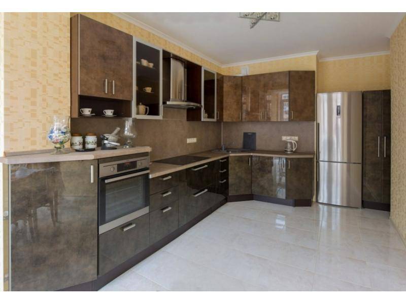 стильная глянцевая кухня в Нижневартовске