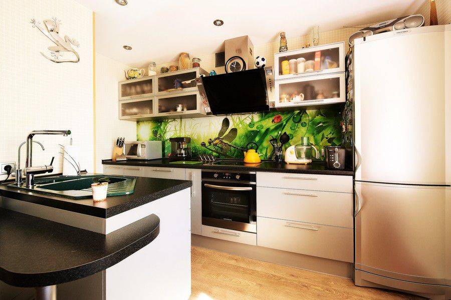 кухня с островом в Нижневартовске