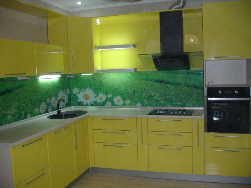 угловая желтая кухня в Нижневартовске