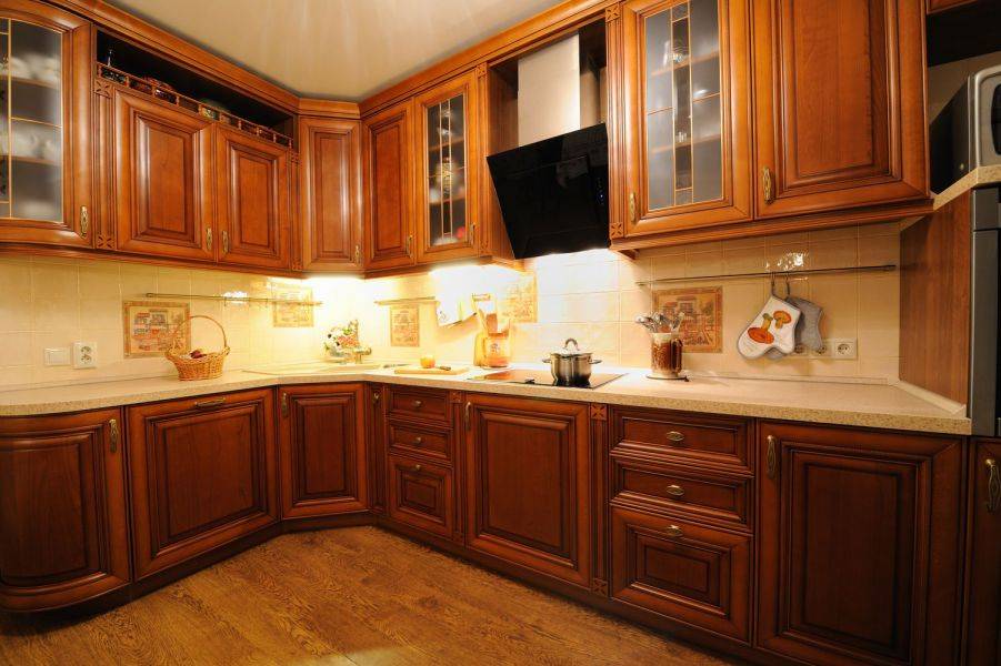 угловая кухня из массива в Нижневартовске