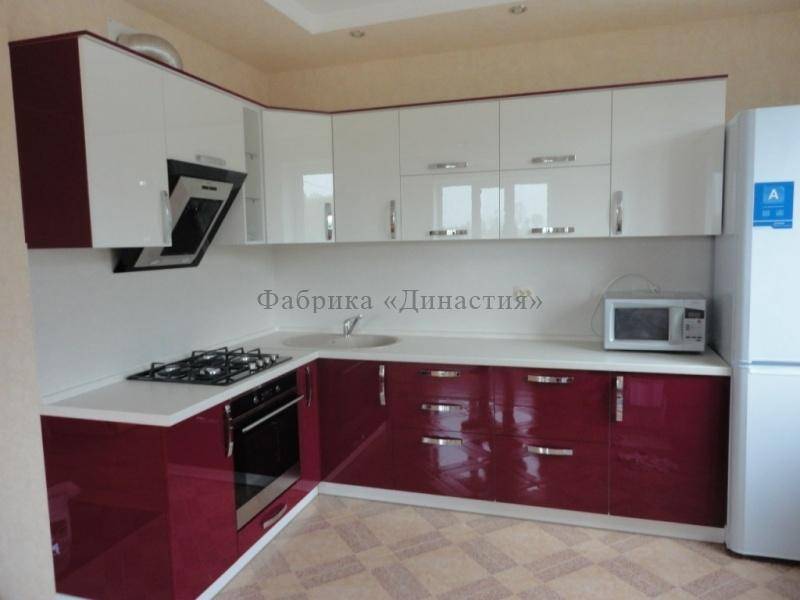 яркая кухня из пластика в Нижневартовске