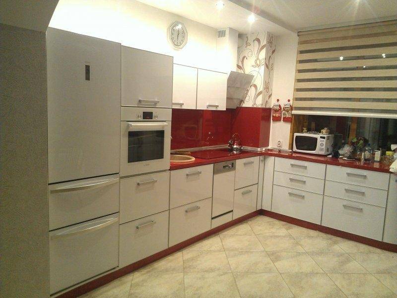 белая угловая кухня в Нижневартовске