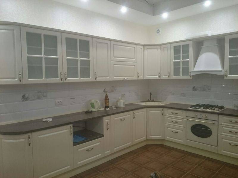 классическая угловая кухня в Нижневартовске