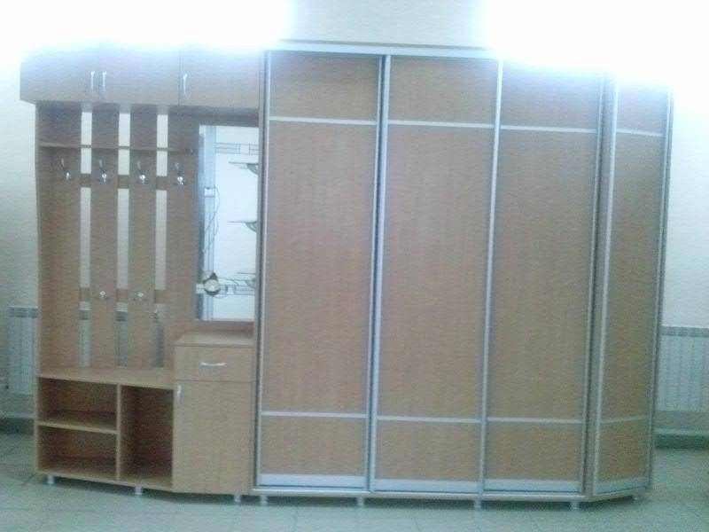 прихожая со шкафом-купе в Нижневартовске