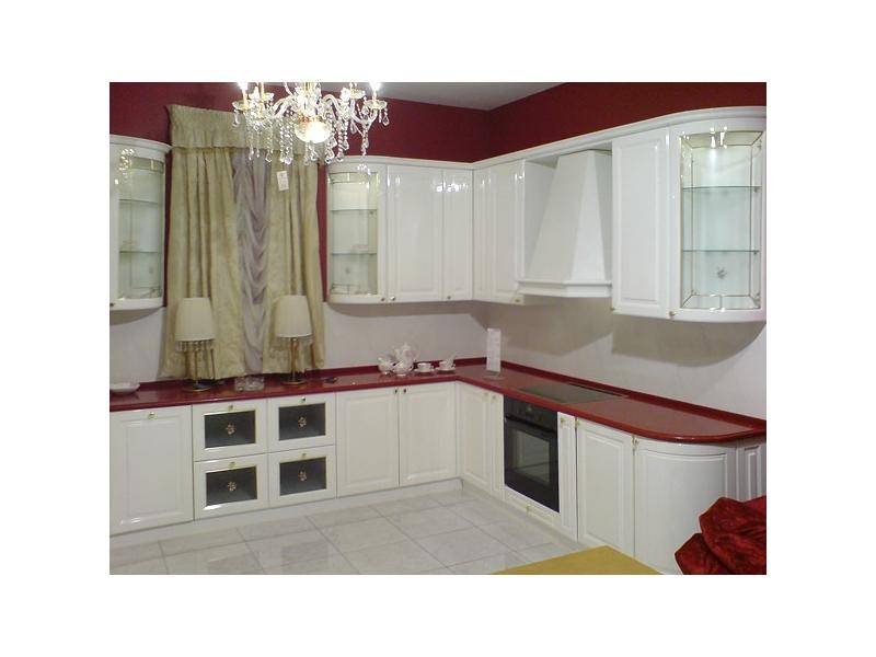 белая угловая кухня в Нижневартовске