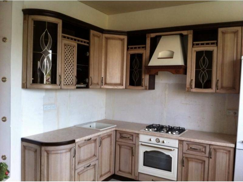 кухня из массива дуба кантри с патиной в Нижневартовске