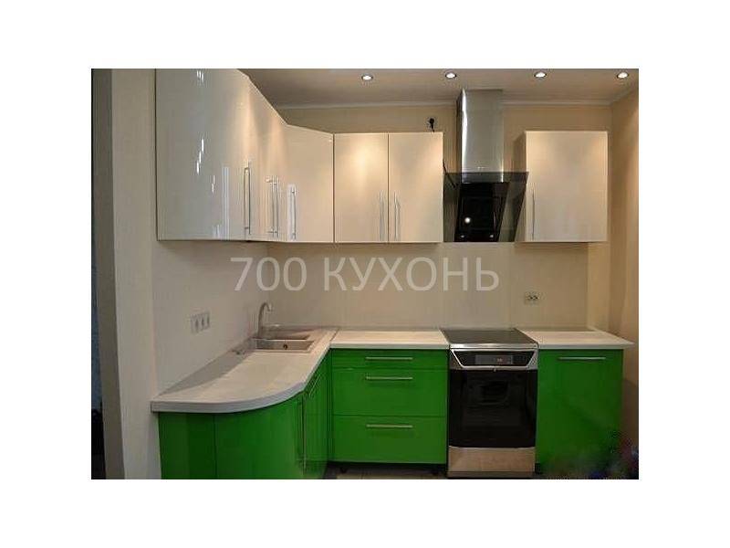 зелено-белая угловая кухня в Нижневартовске
