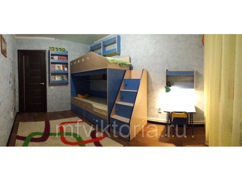 двухэтажная кровать с полками в Нижневартовске