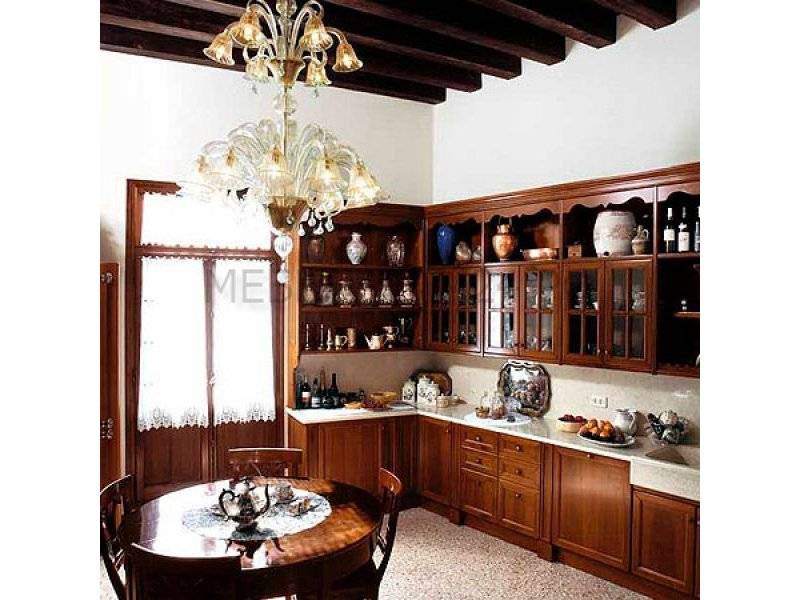 угловая кухня классика в Нижневартовске