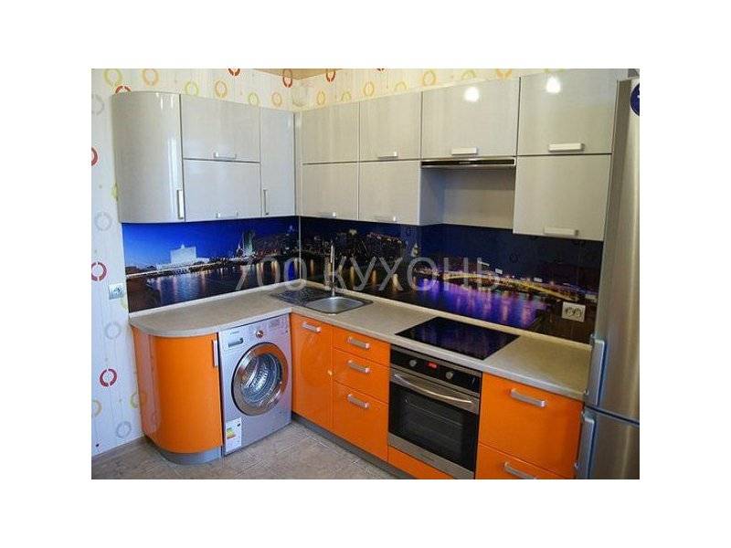 кухонный гарнитур угловой бело-оранжевый в Нижневартовске