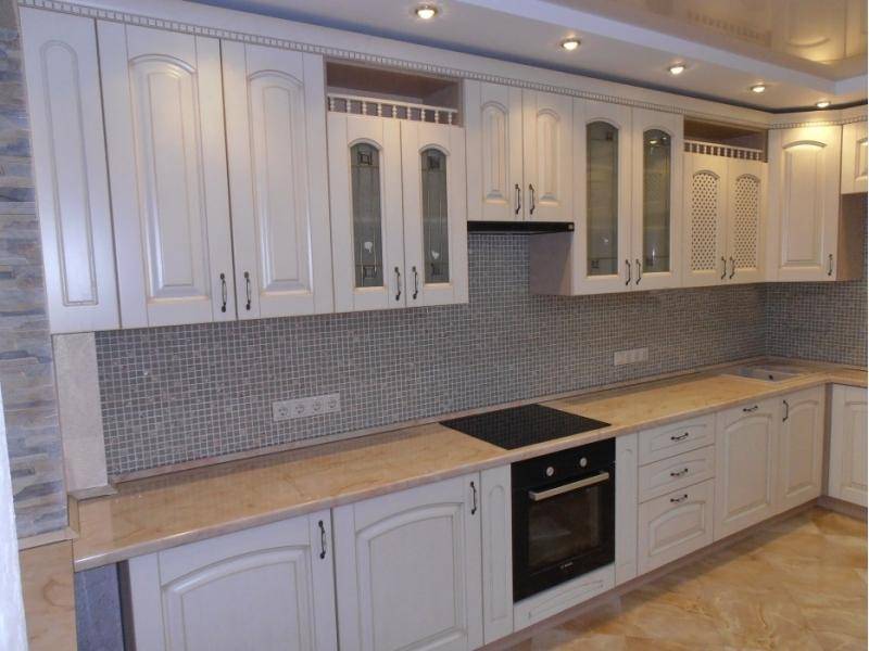 большая угловая кухня в Нижневартовске